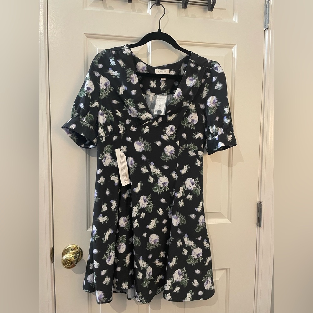 Topshop Bella V-neck mini tea dress in blurred floral print, size 8, never worn